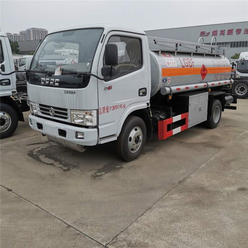 東風流動加油車與5噸油罐車 濮陽上戶服務全解析，助力攪拌車高效運營